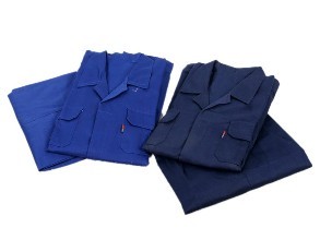 工作? /> 
</p>
<p>
	<br />
</p>
<p>
	1.全棉作业服的保养Q?br />
<br />
如果是棉麻资料的作业服，必定要留意防潮防霉，作业服怎么q行日常的保dQ就必定要留意醋Q由于醋是会Ҏl品形成腐蚀的，保藏前要z净Q晒qӀ还有像是一些果汁或者是其他的酸性物质都是需求留意的Q如果不心感染了的话，保藏也要留意按色彩深分cM藏，免的怺染色Q那p立即用清水来处理Q不然的话时M了就会清z不掉?br />
<br />
2.作业服的清洗Q?br />
<br />
如果是丝l的作业服，丝绸的要点也是防潮，它比奛_子还娇气。，淡色的一些作业服的话z的比较久就会呈现掉色的现象Q我们的作业服才不会׃我们的错误做法而减短他们的寿数Q如果是q样的话Q那么就可以再水中加一些清z剂Q然后跑半个时左右Q然后再用清水来q行清洗Q期望大安做好作业服的保养Q每天都I着新的衣服Q轻松作业?</p>
<p>
	<br />
</p>
<p>
	<br />
	<div>
		<br />
	</div>
</p>
<p>
	<br />
</p>
<p>
	<br />
</p> 
						   </p>
					</div>
					  <p>发布旉Q?017-08-18 </p>
                    <p>来源Q?a href='http://www.huizhangclub.com/news/22.html'>http://www.huizhangclub.com/news/22.html</a></p>
          
					<ul class=